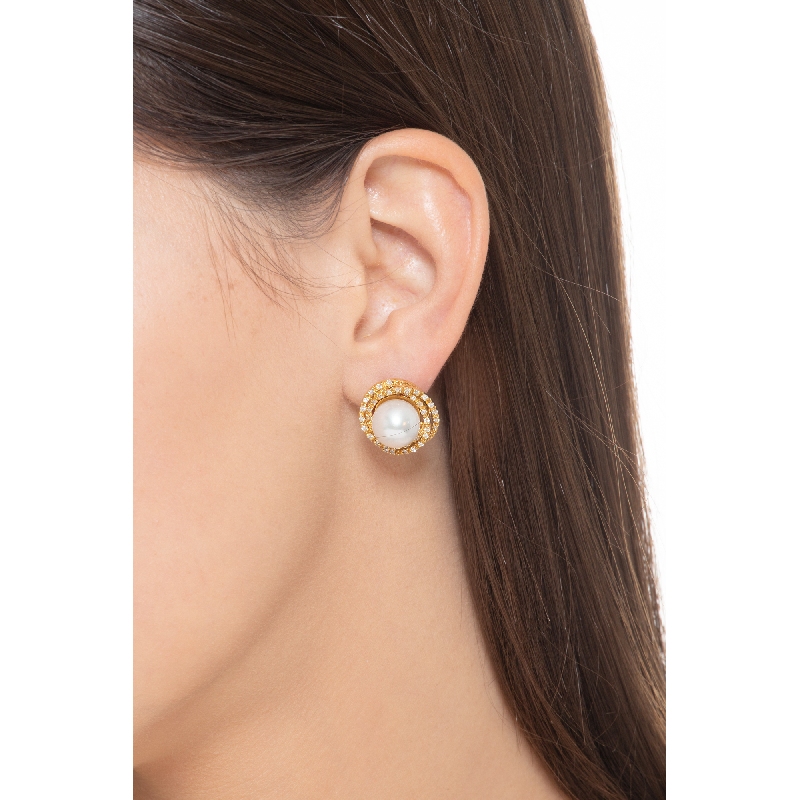 Yellow gold 18k earrings with 10 mm pearls and diamonds halo