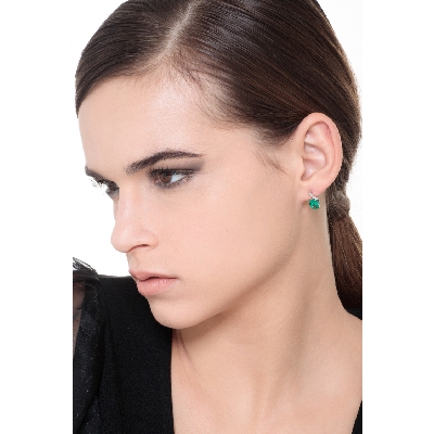 18k white gold fancy earrings with emeralds and round cut diamonds