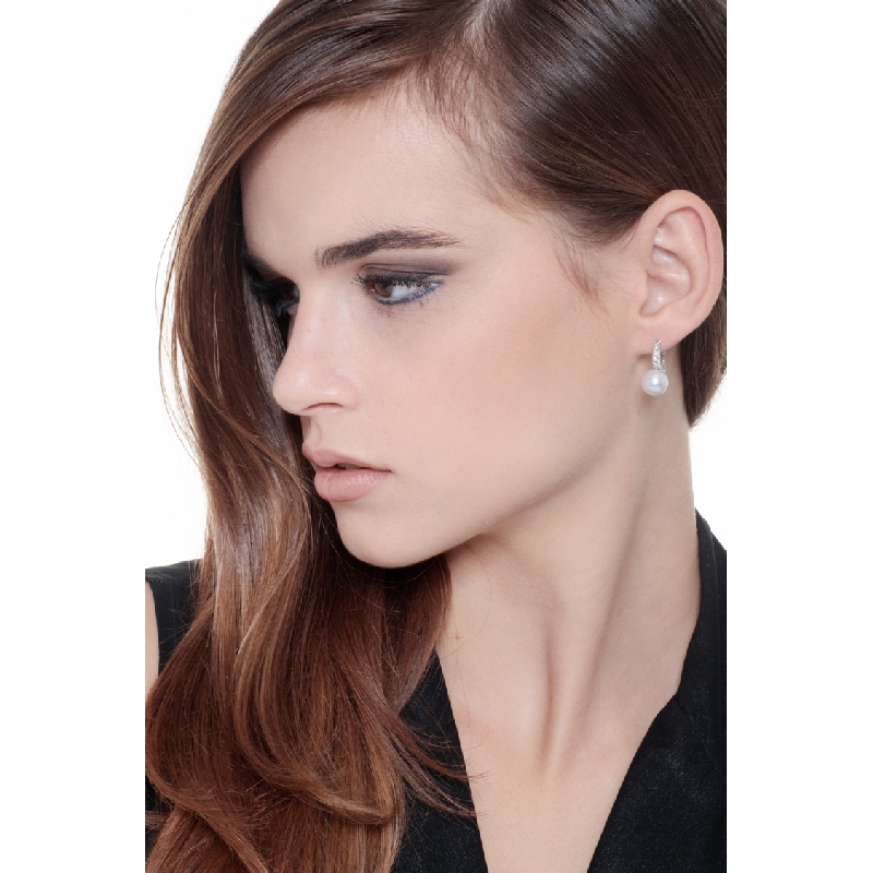 Orecchini in oro bianco 18k con perle e diamanti a scalare