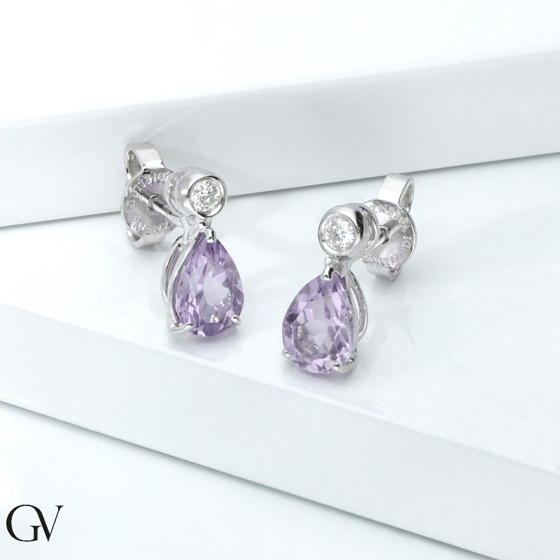 Earrings in white gold 18k with amethyst pear cut and diamonds, 7x5 mm