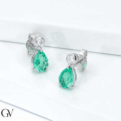 18k white gold earrings with emeralds pear cut and diamonds