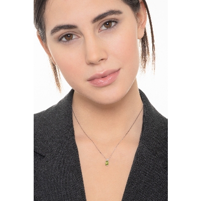 Collana con pendente in oro bianco 18k con diamante e peridoto