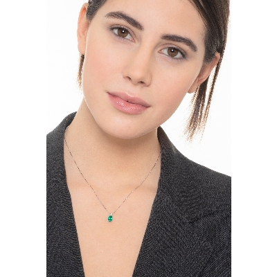 Solitaire emerald pendant with round cut diamond
