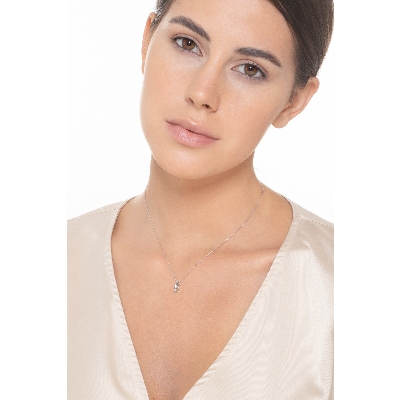 Collana in oro bianco 18k con pendente trilogy di circa 9.50x3.30 mm in diamanti