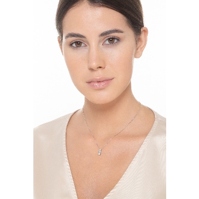 18k white gold necklace with diamond trilogy pendant