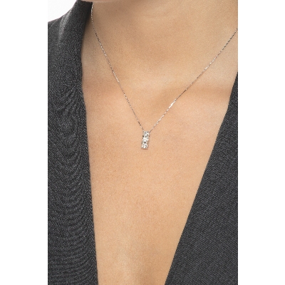 Necklace in 18k white gold with diamond trilogy pendant