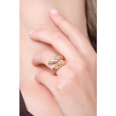 Rosé gold 18k snake ring with rubies and diamonds 