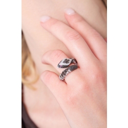 18k white gold snake ring with white and black diamonds and rubies 2