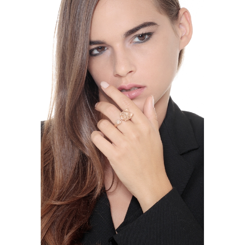 Rosé gold 18k ring with a maltese dog and diamonds 