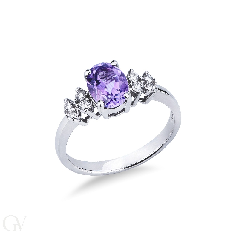 White gold 18k ring with amethyst oval cut and lateral diamonds 