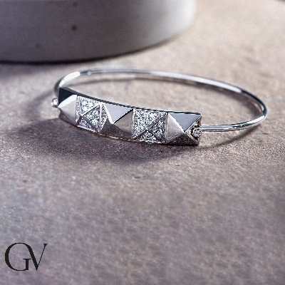 18k white gold rigid bracelet with studs