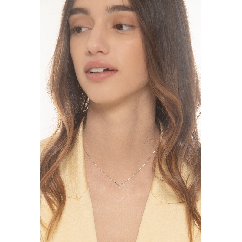 White gold 18k necklace with 0,05 ct solitaire pendant
