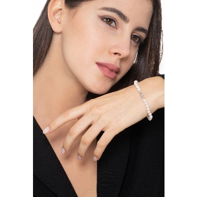 Bracelet with pearls and white gold closure