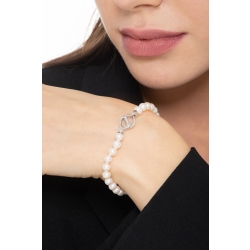 Bracelet with japanese pearls and white gold 18k and diamonds closure 2