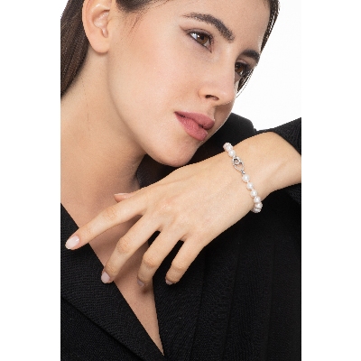 Bracciale di perle giapponesi di 6,5 mm e chiusura in oro bianco 18k e diamanti