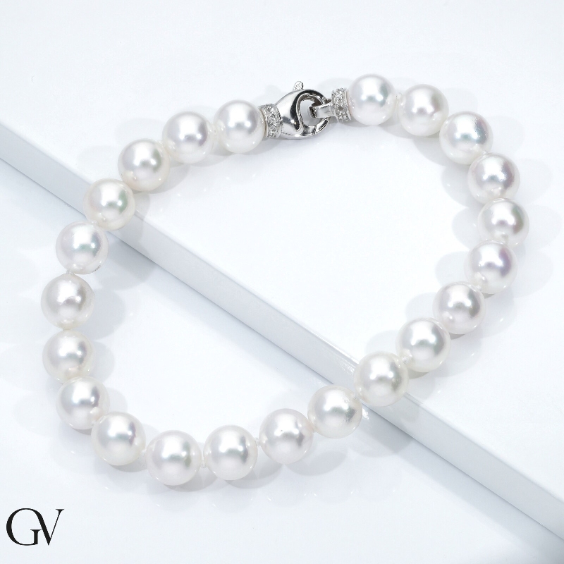 Pearl bracelet with 18k white gold closure 