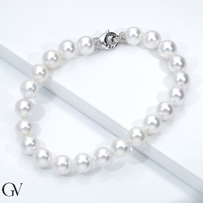Pearl bracelet with 18k white gold closure 
