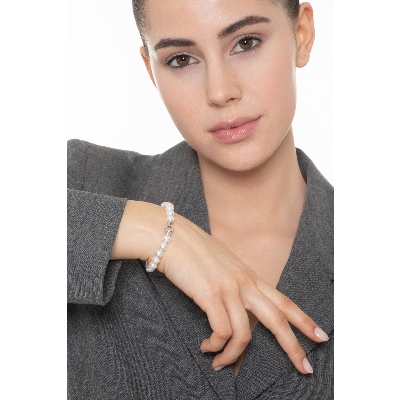 Pearl bracelet with 18k white gold closure 