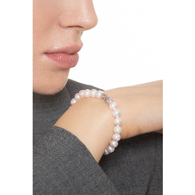 Pearl bracelet with 18k white gold closure 