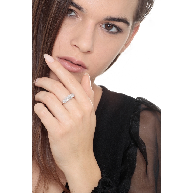 White gold 18k ring with diamonds 