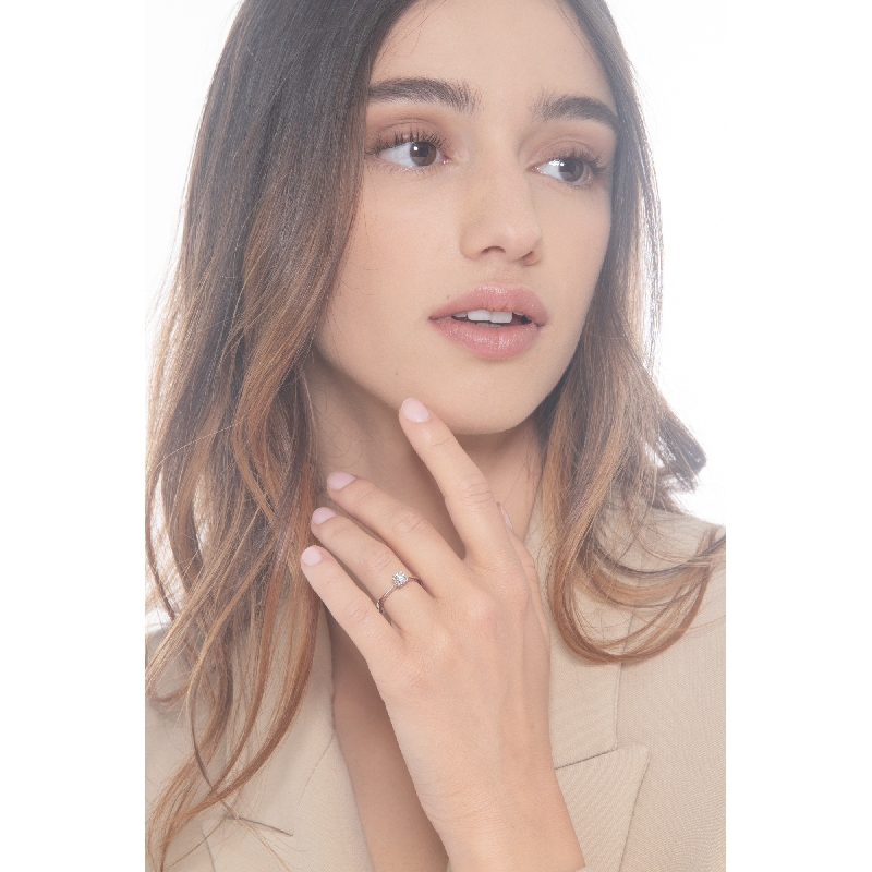 Solitaire ring in white gold 18k with diamond, ct 0,40