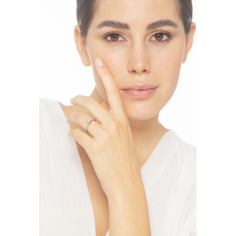 4 claw solitaire ring with a 0,50 ct diamond 