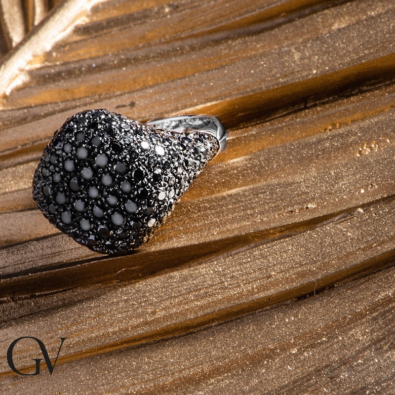 White gold 18k pinky ring with black diamonds pavé