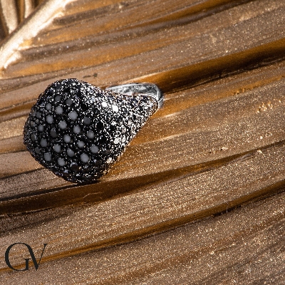 White gold 18k pinky ring with black diamonds pavé