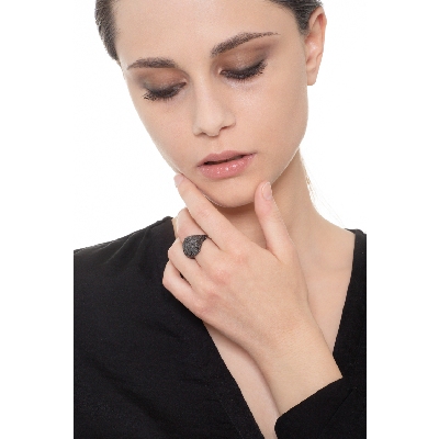 White gold 18k pinky ring with black diamonds pavé