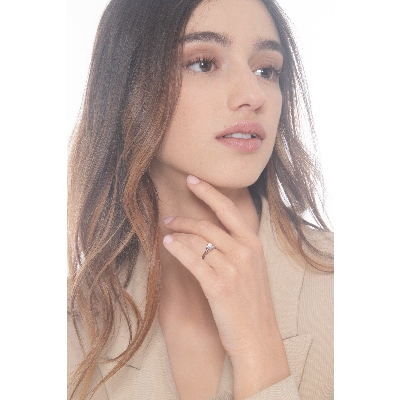 Solitaire ring in white gold 18k with central diamond