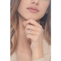 Solitaire ring in white gold 18k with central diamond 2