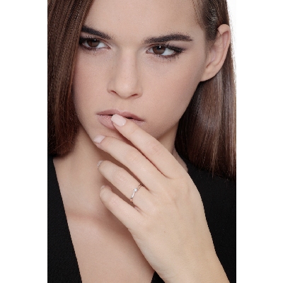 4 claw solitaire with a 0,10 ct diamond white gold 18k