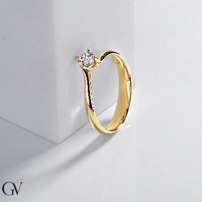 4 claw solitaire diamond 0,30 ct ring in yellow gold 18k
