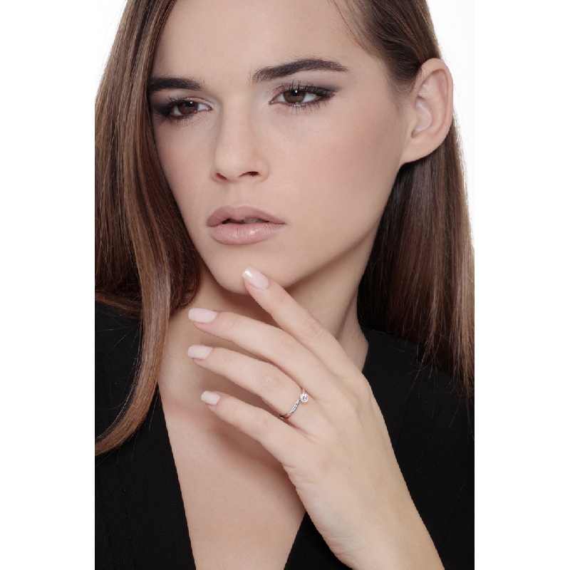 4 claw solitaire ring with a 0,40 ct diamond 