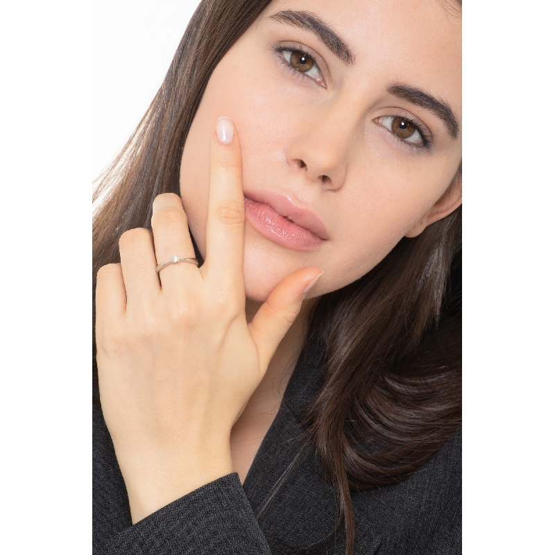 Solitaire diamond ring 0,10 ct white gold 18k