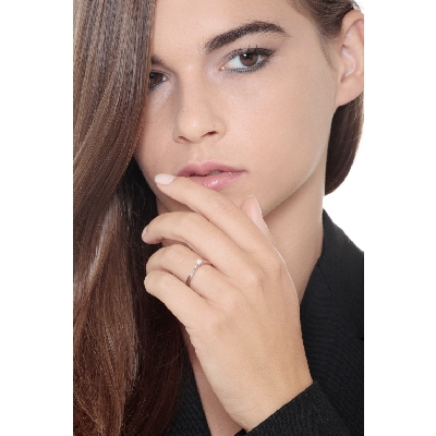 4 claw solitaire ring linear pattern model with a 0,15 ct diamond 