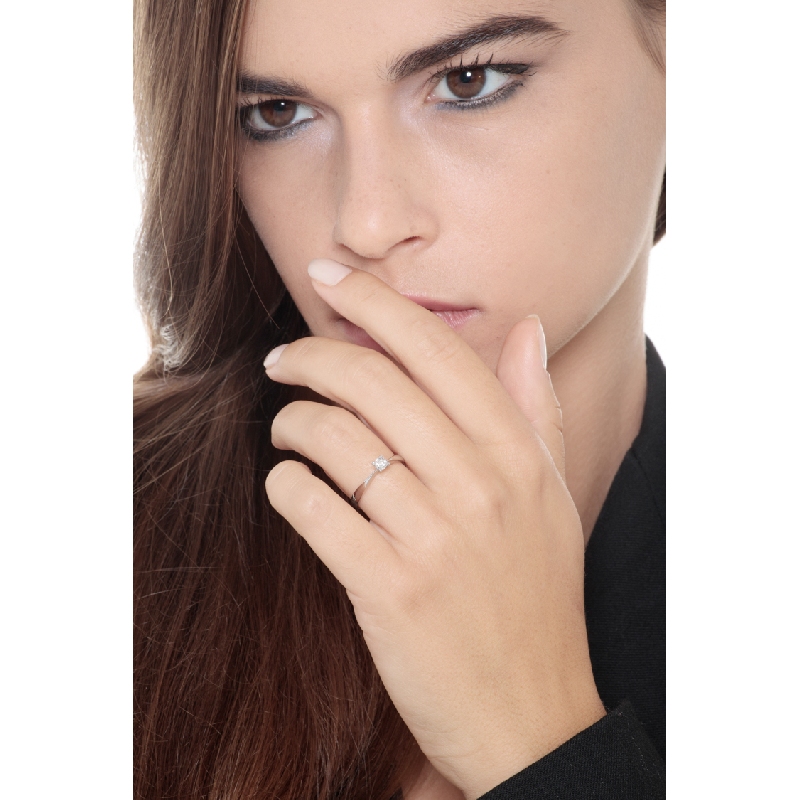 White gold 18k 4 claw solitaire diamond ring 0,20 ct