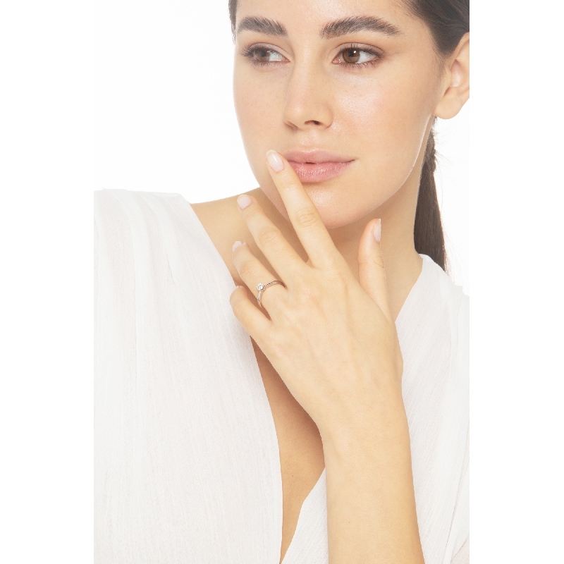 4 claw solitaire ring with a 0,30 ct diamond 