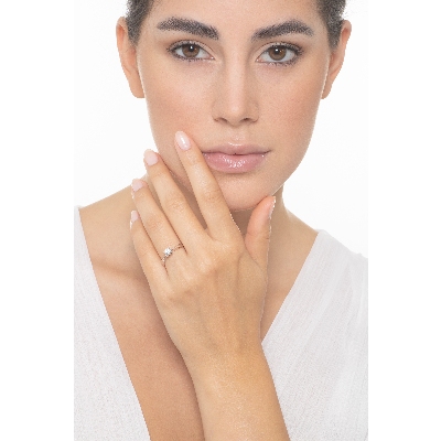 White gold 18k 4 claw solitaire ring with a 0,40 ct diamond