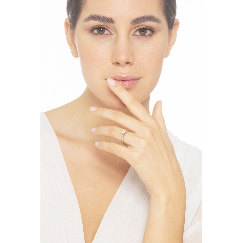 4 claw solitaire with a 0,50 ct diamond 