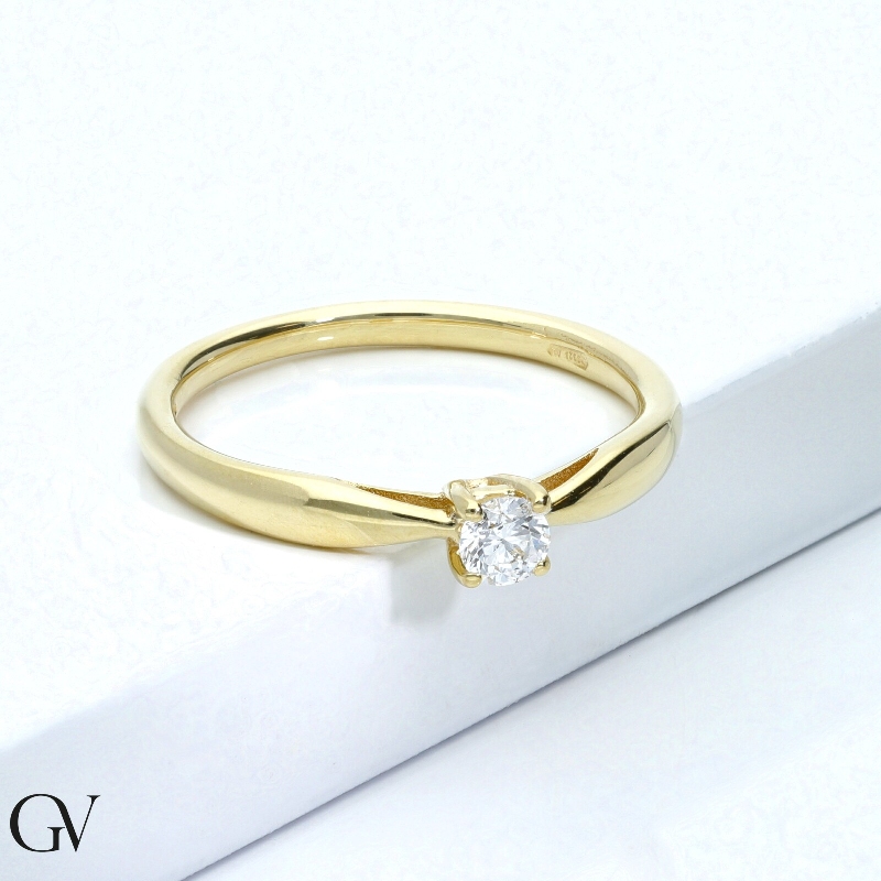 Yellow gold 18k 4 claw solitaire diamond ring 0,20ct