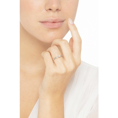 Anello solitario in oro bianco 18k a 6 griffe con diamanti anche sul gambo