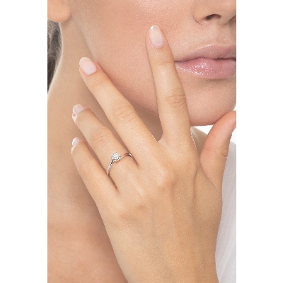 Solitaire ring with a 0,50 ct diamond 