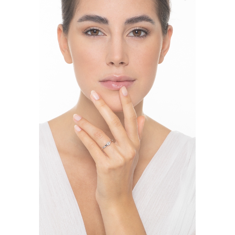 4 claw solitaire with a 0,40 ct diamond