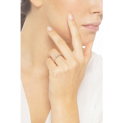 White gold 18k solitaire ring with a 4 claw 0,50 ct diamond