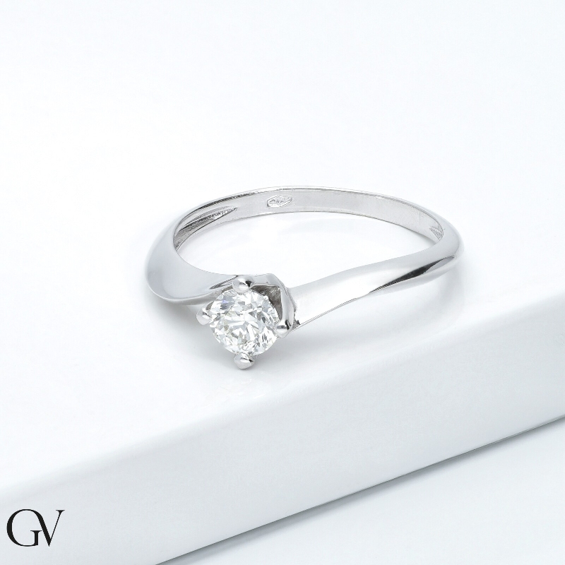 Anello solitario Emozione in oro bianco 18k 0.40 ct