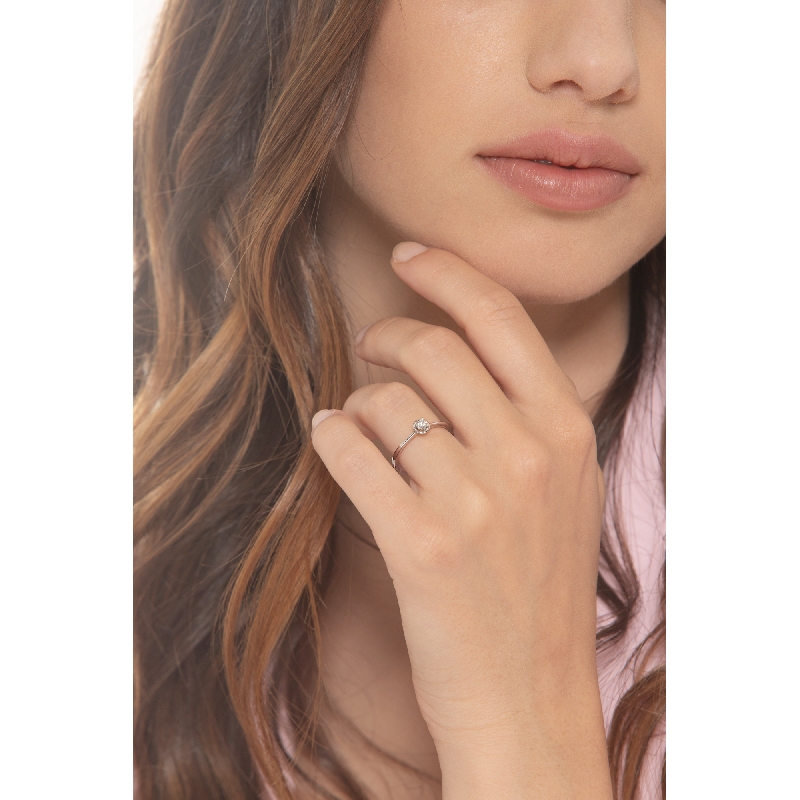 18k white gold solitaire ring with central diamond 0.15 ct