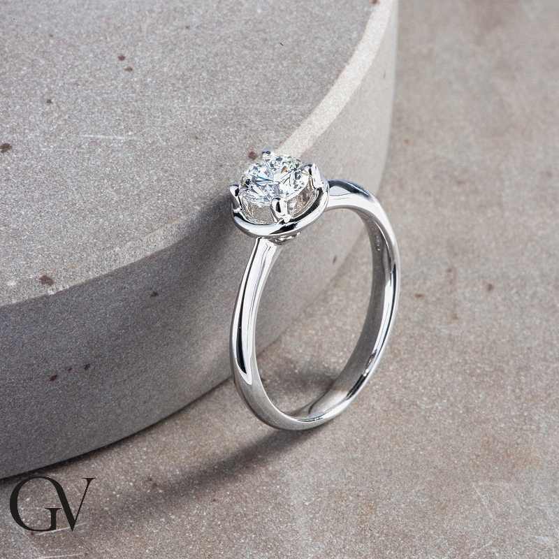 4 claw solitaire 0,70 ct diamond ring white gold 18k