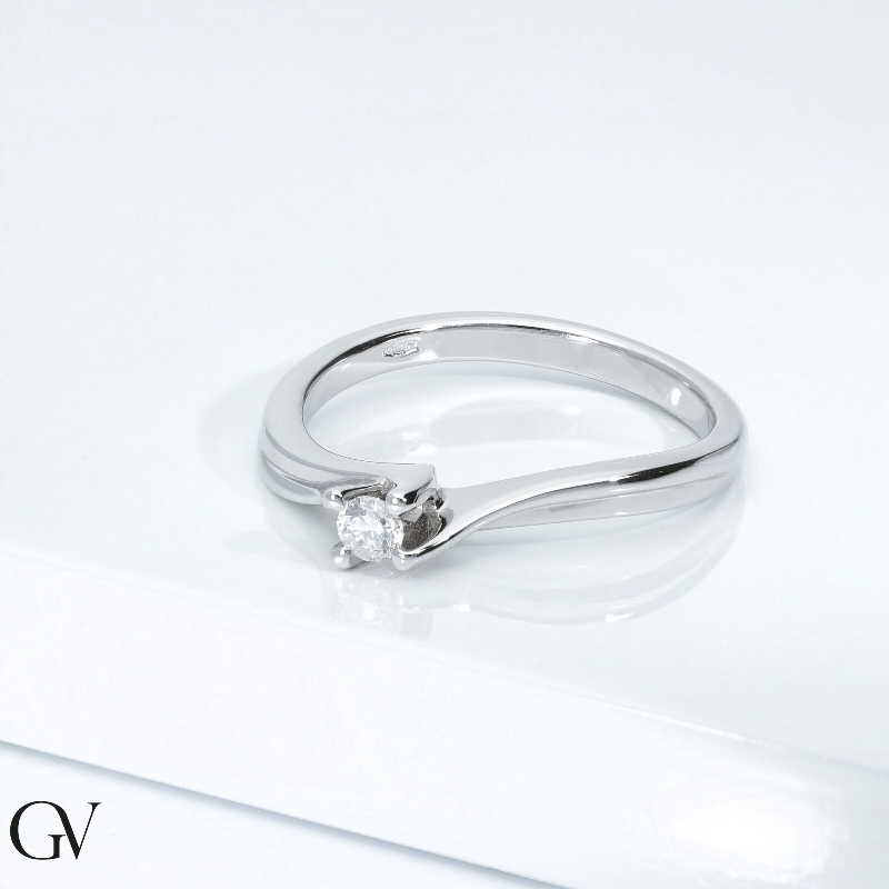 Anello solitario in oro bianco 18k con diamante, ct 0.10