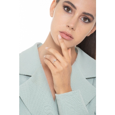 Anello solitario diamante taglio brillante in oro bianco 18k